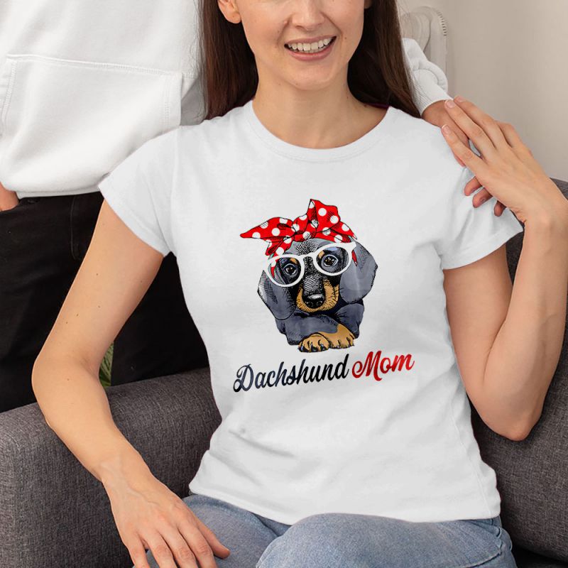 Dachshund Mom Women's T-Shirt