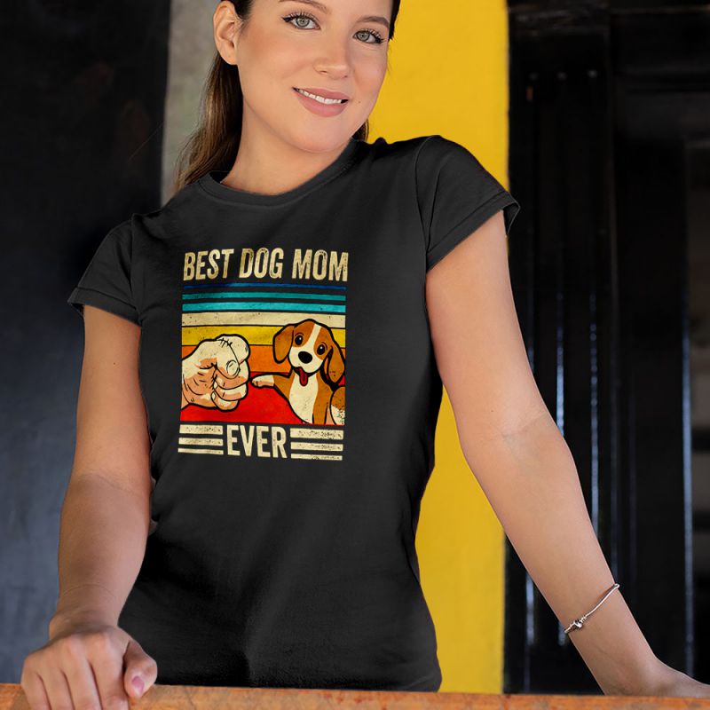 Vintage Best Dog Mom Ever Fist Bump Beagle Mom Women's T-Shirt